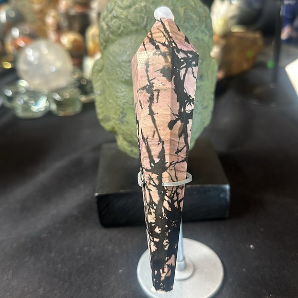 5 inch rhodonite wand with holder 154 g beautiful pink and black veining - Picture 3 of 5